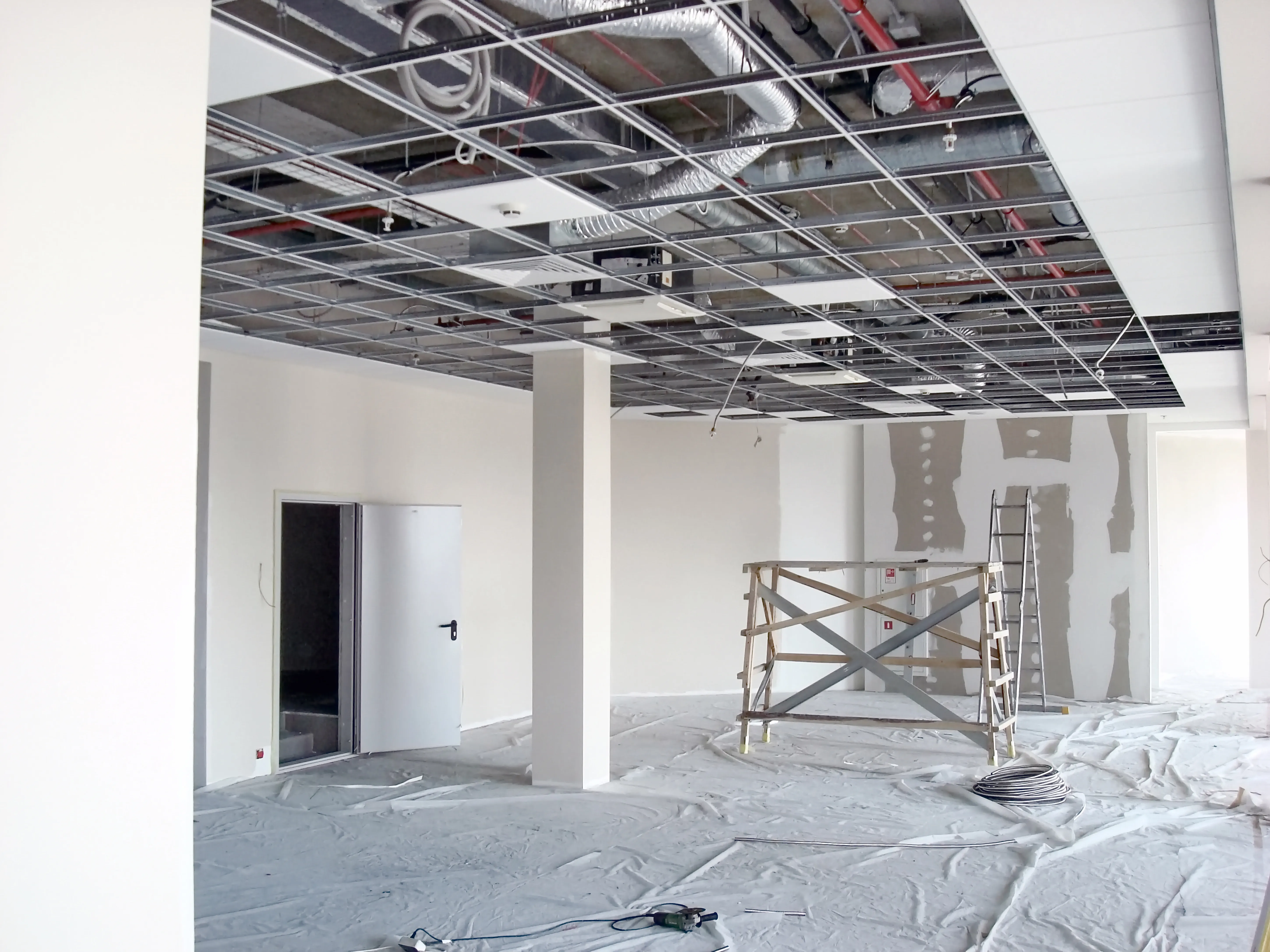Suspended Ceilings - Professional Installation Services Suspended Ceilings - Modern ceiling solutions for enhanced acoustics and aesthetics