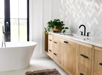 Tiling pattern with a herringbone design